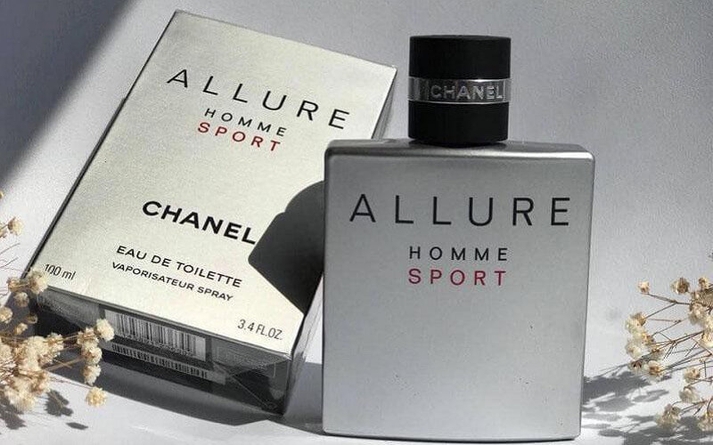 Nắp chai của nước hoa Chanel Allure Homme Sport chính hãng là vòi xịt khá chắc