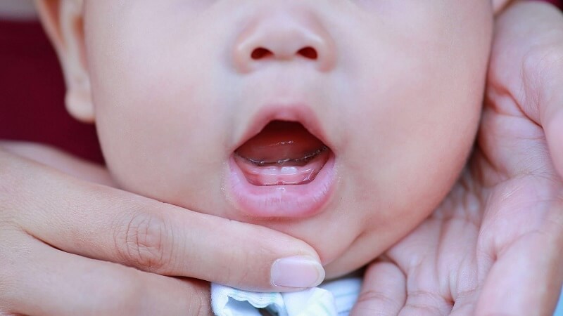 Top 6 effective and simple home remedies for baby drooling