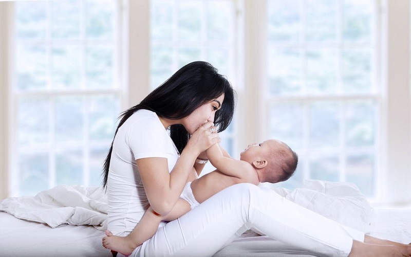 Sửa tư thế ngủ của bé là một trong những cách trị chảy nước dãi