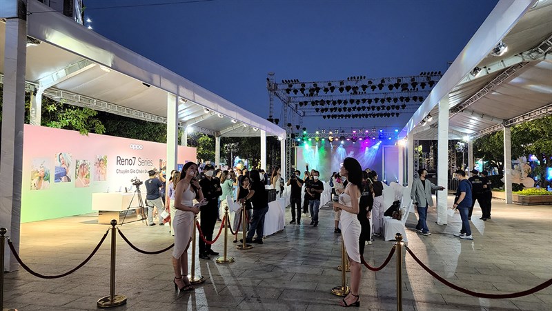 OPPO Reno7 Pro 5G, Reno7 4G ra mắt tại Việt Nam với thiết kế ấn tượng OPPO Reno7 Pro 5G, Reno7 4G ra mắt tại Việt Nam với thiết kế ấn tượng