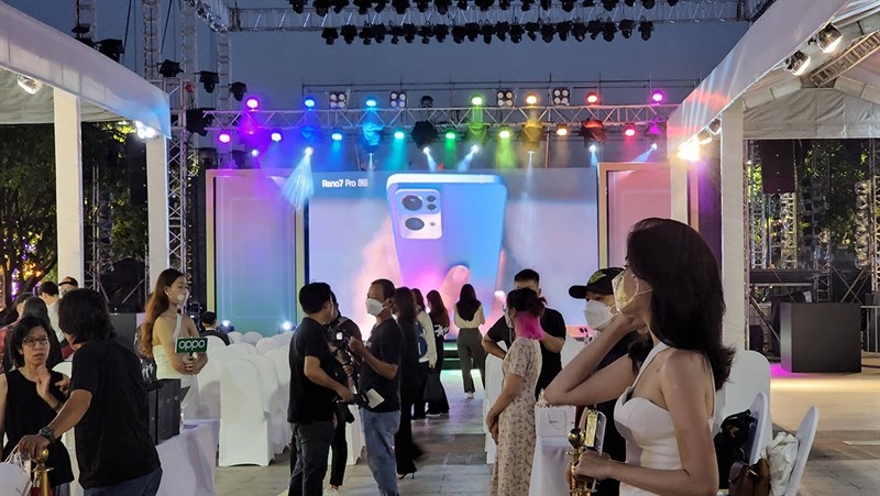 OPPO Reno7 Pro 5G, Reno7 4G ra mắt tại Việt Nam với thiết kế ấn tượng OPPO Reno7 Pro 5G, Reno7 4G ra mắt tại Việt Nam với thiết kế ấn tượng