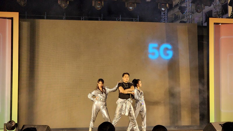 OPPO Reno7 Pro 5G, Reno7 4G ra mắt tại Việt Nam với thiết kế ấn tượng OPPO Reno7 Pro 5G, Reno7 4G ra mắt tại Việt Nam với thiết kế ấn tượng