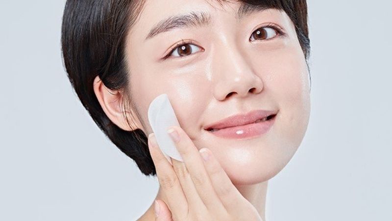 Phấn phủ Innisfree giúp kiềm dầu