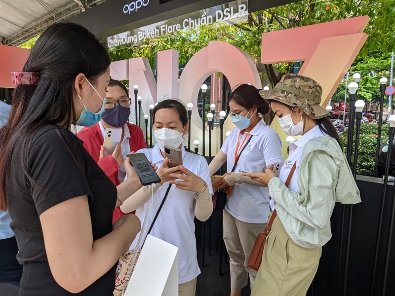 Khách hàng trải nghiệm