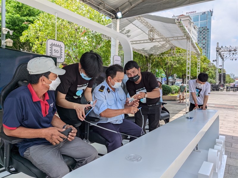 Khách hàng trải nghiệm