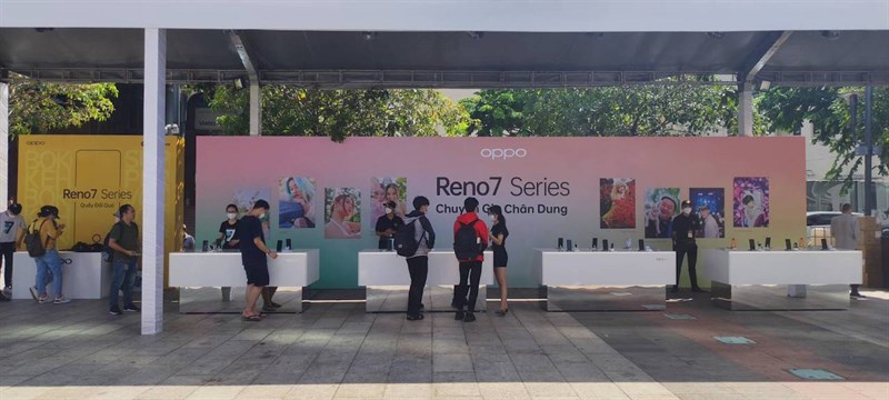 Gian hàng trải nghiệm Reno7 Series