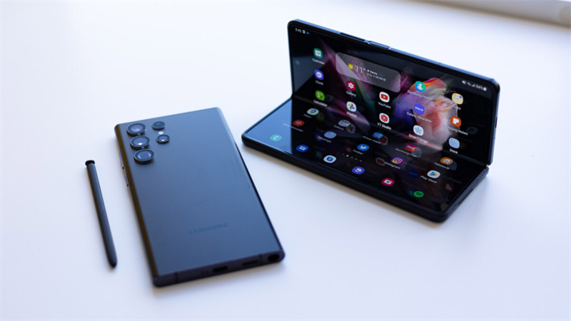 Galaxy Z Fold4 lộ ảnh cell pin kép xác nhận có thông số hơn 4.000mAh Galaxy Z Fold4 lộ ảnh cell pin kép xác nhận có thông số hơn 4.000mAh