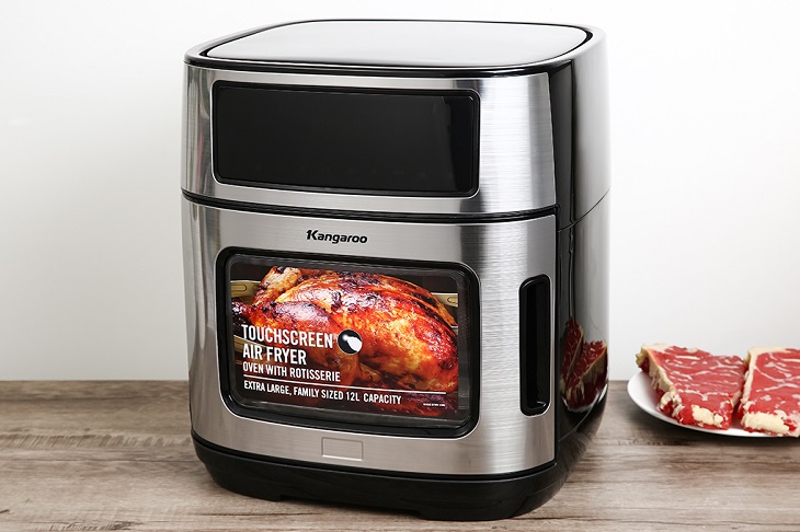 Lò chiên không dầu Kangaroo KG12AF1A 12 lít được tích hợp 10 tính năng nấu sẵn giúp mẹ và các thành viên khác trong nhà chế biến món ăn thơm ngon nhanh chóng, tiện lợi Lò chiên không dầu Kangaroo KG12AF1A 12 lít được tích hợp 10 tính năng nấu sẵn giúp mẹ và các thành viên khác trong nhà chế biến món ăn thơm ngon nhanh chóng, tiện lợi