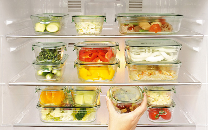 Khi thức ăn còn ấm nóng bạn đã có thể bảo quản trực tiếp trong tủ lạnh