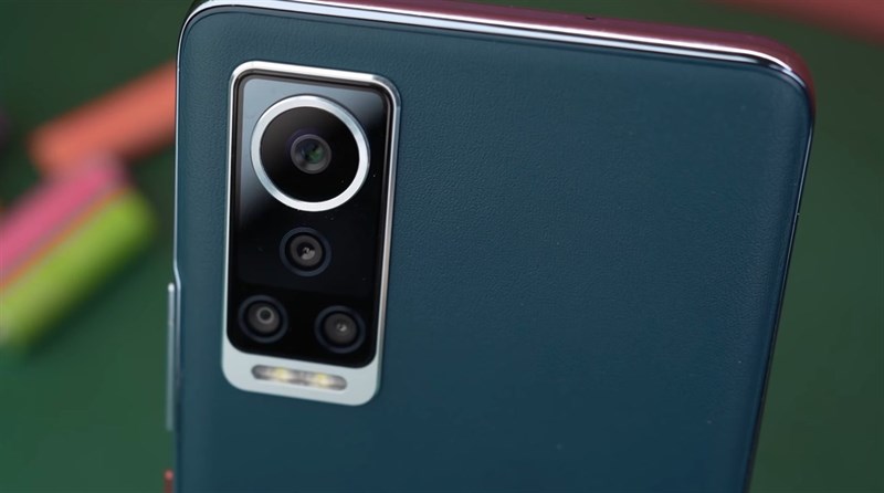 Cận cảnh cụm camera sau của General Luxe Shahin 3. Nguồn: MoboNews. Cận cảnh cụm camera sau của General Luxe Shahin 3. Nguồn: MoboNews.