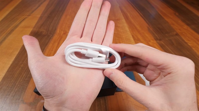 Dây sạc USB Type-C của General Luxe Shahin 3. Nguồn: Zoomit. Dây sạc USB Type-C của General Luxe Shahin 3. Nguồn: Zoomit.