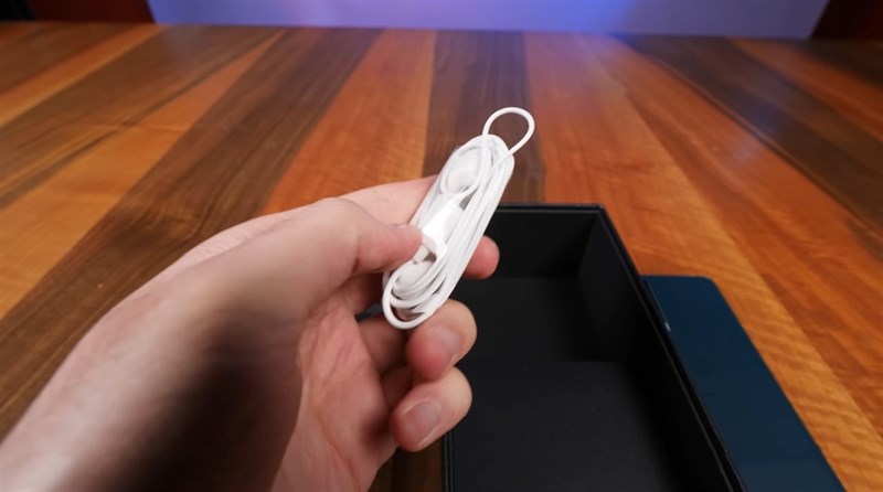 Tai nghe USB Type-C của chiếc điện thoại. Nguồn: Zoomit. Tai nghe USB Type-C của chiếc điện thoại. Nguồn: Zoomit.
