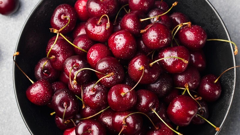 Chinese cherries cost around VND 120,000 to VND 150,000 per kg