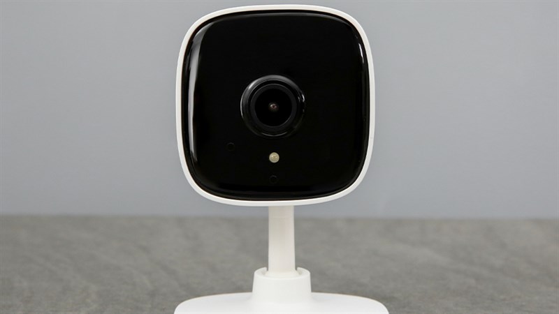 TP-Link Tapo TC60 với vẻ ngoài hiện đại cùng màu sắc thời thượng.