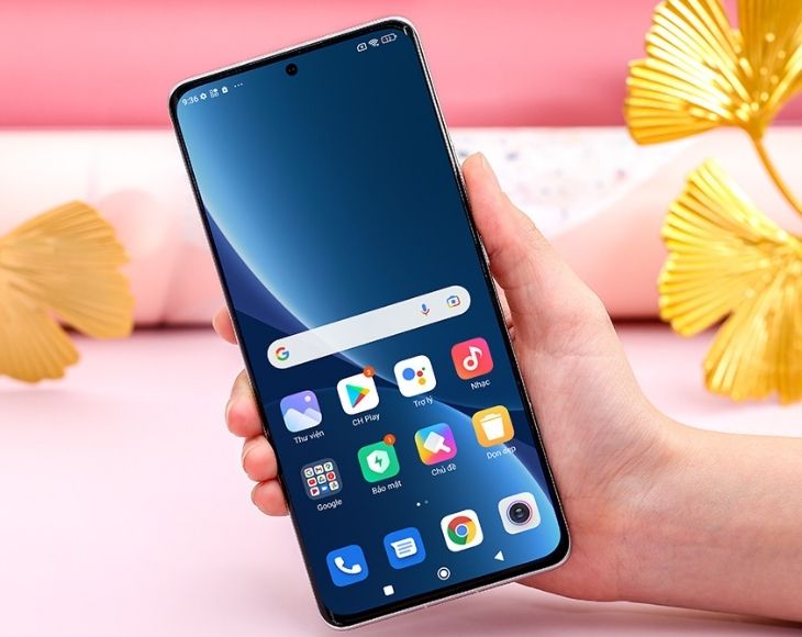 z Xiaomi 12 Pro với bộ nhớ trong lên đến 256 GB cùng RAM 12GB cho bạn tha hồ lưu trữ dữ liệu