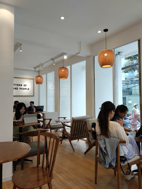 Ảnh chụp trong điều kiện ánh sáng phức tạp từ camera OPPO Reno7.