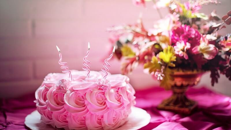 Top 10 mẫu bánh sinh nhật tình yêu đẹp để thể hiện tình cảm đặc biệt của bạn