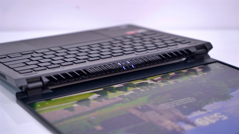 Bản lề ErgoLift thế hệ mới trên ASUS ROG Zephyrus G14 (2022) giúp máy có thể mở rộng 180 độ