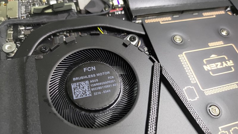 Hệ thống quạt tản nhiệt Arc Flow 84 cánh với độ dày khác nhau giúp tối ưu lượng gió