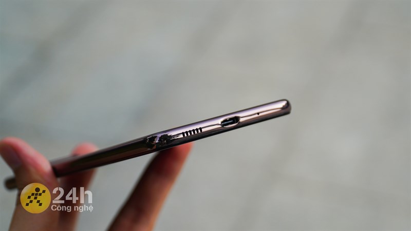 Các góc bo được chế tác mượt mà, tinh tế khiến người dùng thích mắt Các góc bo được chế tác mượt mà, tinh tế khiến người dùng thích mắt