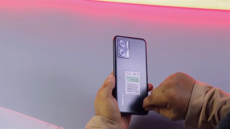 Cụm camera trên Redmi Note 11E 5G có được làm đồng màu với mặt lưng Cụm camera trên Redmi Note 11E 5G có được làm đồng màu với mặt lưng