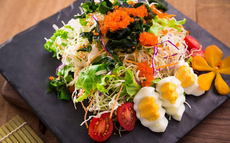 Salad trứng cá hồi