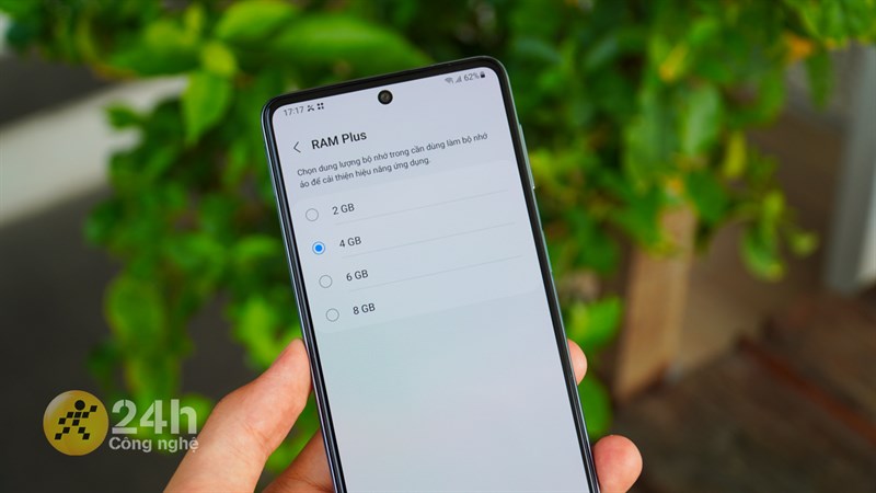 Tính năng RAM Plus giúp mở rộng thêm tối đa 8 GB RAM cho Galaxy M53 5G