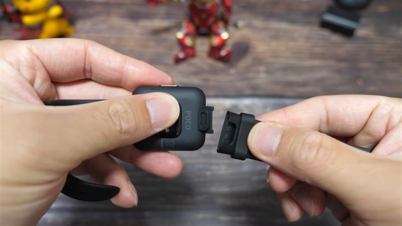 Dây đeo của POCO Watch được hoàn thiện từ cao su Dây đeo của POCO Watch được hoàn thiện từ cao su