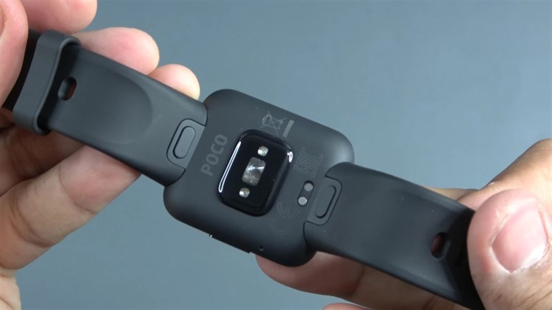Mặt đáy của POCO Watch Mặt đáy của POCO Watch