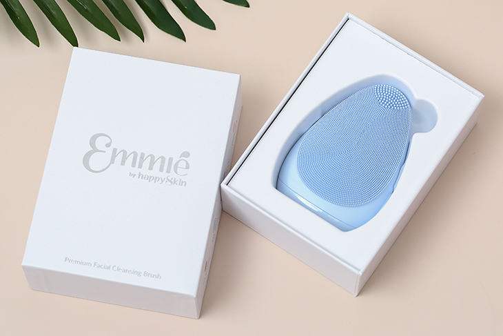 Máy rửa mặt Emmie là thương hiệu của Việt Nam ra mắt vào năm 2015