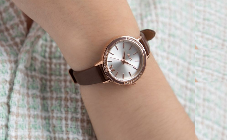 Tiêu chí chọn mua đồng hồ thời trang cho mẹ. Gợi ý 5 mẫu đồng hồ tặng mẹ ngày lễ Vu Lan > Điều thứ 2 bạn cần chú ý đến đó là chiều dài của dây đồng hồ