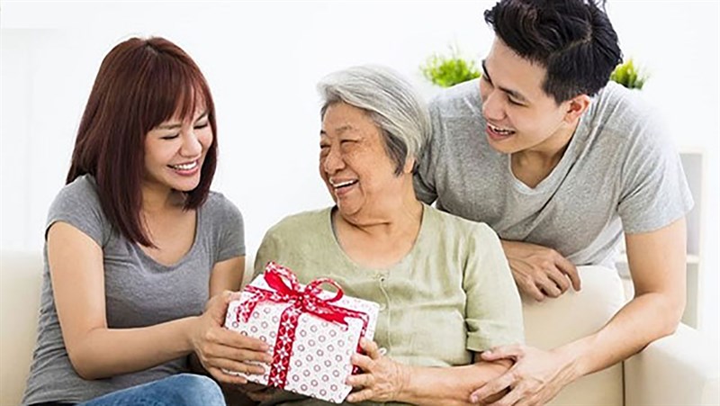 Gia đình sum vầy bên mẹ Gia đình sum vầy bên mẹ