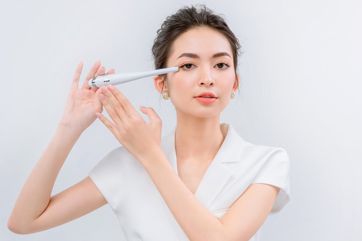 Giúp săn chắc da, thon gọn, chống lão hóa Máy massage mắt chống lão hóa Lifetrons EM-700 giúp săn chắc da, chống chảy xệ hiệu quả