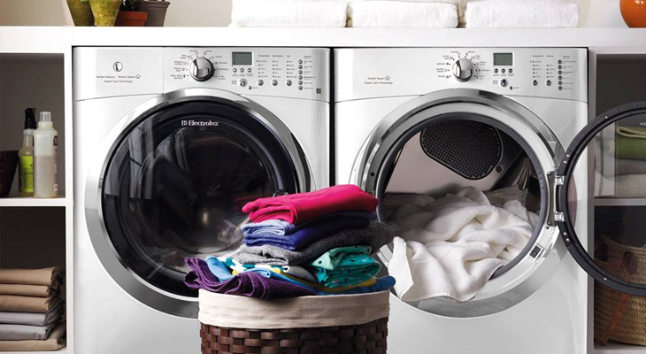 Hãy chia ra thành 2 lần giặt nếu lượng đồ trong ngày quá nhiều, không nên dồn lại, tránh tình trạng máy bị quá tải, gây nên lỗi FC1.