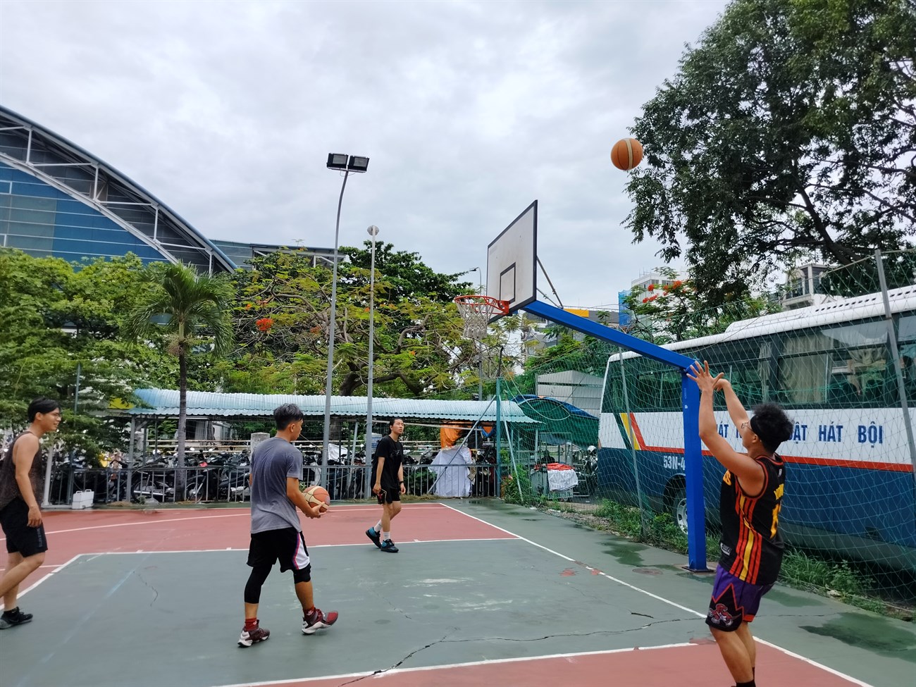 Ảnh chụp tự động trong điều kiện đầy đủ sáng trên Realme 9 4G. Ảnh chụp tự động trong điều kiện đầy đủ sáng trên Realme 9 4G.