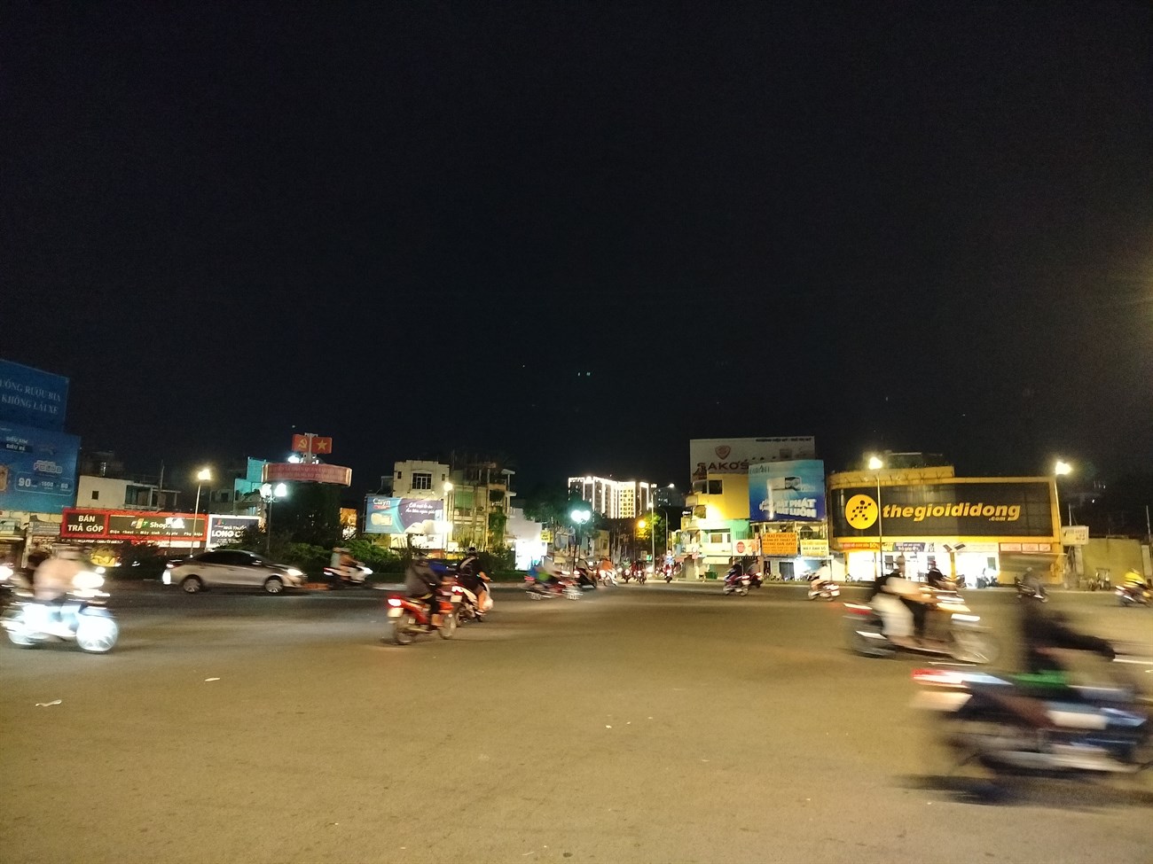 Ảnh chụp đêm từ Realme 9 Ảnh chụp đêm từ Realme 9