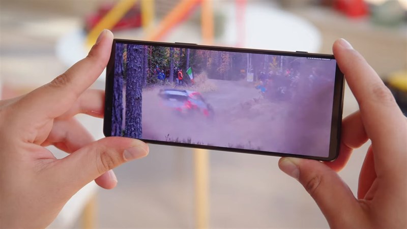 Màn hình của Xperia 1 IV vẫn sở hữu tỷ lệ 21:9 quen thuộc. Nguồn: GSMArena.