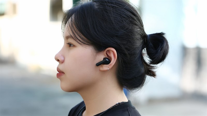 Công nghệ chống ồn của chiếc tai nghe sẽ giúp bạn thoải mái tận hưởng những bài nhạc hay mà không bị lẫn tạp âm. 