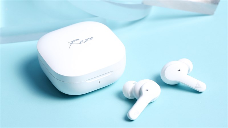 Rezo QT13 gây ấn tượng bởi ngoại hình vuông vắn, hoàn thiện tốt cùng màu sắc cực kỳ trang nhã. 