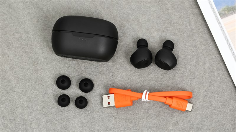 Thời lượng pin tốt là một trong những ưu điểm của JBL T115TWS