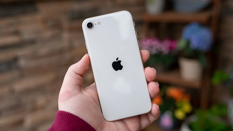 Cập nhật giá iPhone SE 2022 hiện tại Cập nhật giá iPhone SE 2022 hiện tại