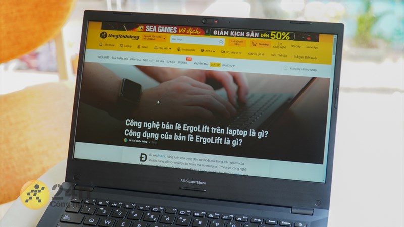 Màn hình của ASUS ExpertBook P2451F có một ưu điểm được mình đánh giá cao là khả năng chống chói và độ sáng tốt. Màn hình của ASUS ExpertBook P2451F có một ưu điểm được mình đánh giá cao là khả năng chống chói và độ sáng tốt.