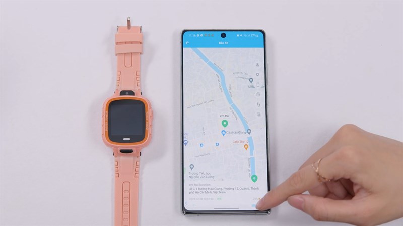 Kidcare 26 sở hữu hệ thống định vị GPS/LPS chính xác ngay cả trong khu vực đông dân cư