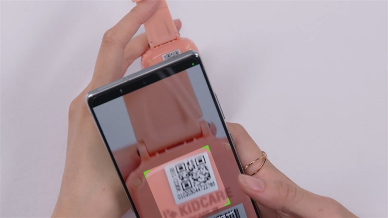 Quét mã QR Code ở mặt đáy của Kidcare 26 để hoàn tất kết nối nhé!