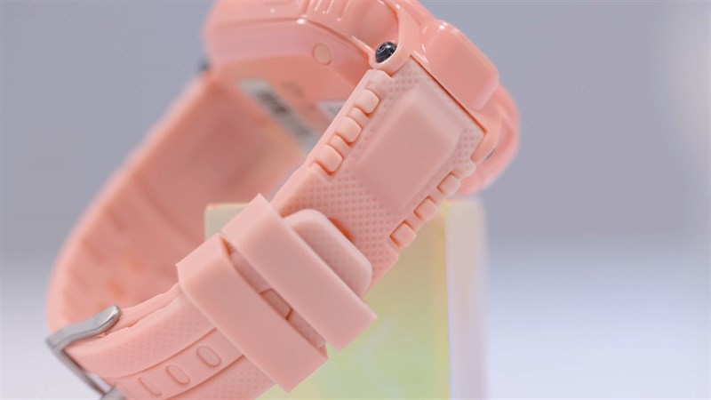 Sợi dây đeo của Kidcare 26 được hoàn thiện từ silicon mềm mại