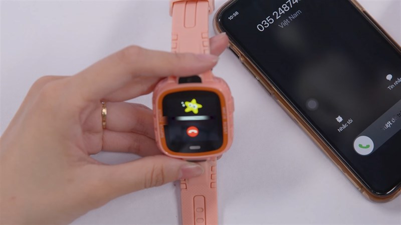 Kidcare 26 có thể nghe gọi và nhắn tin như một chiếc điện thoại thông thường