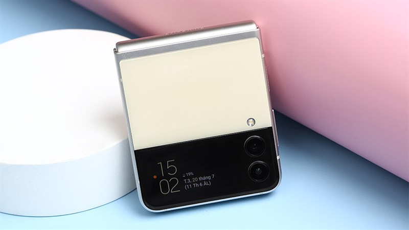 Samsung Galaxy Z series giảm kịch sàn lên đến 9 triệu đồng, trả góp 0%