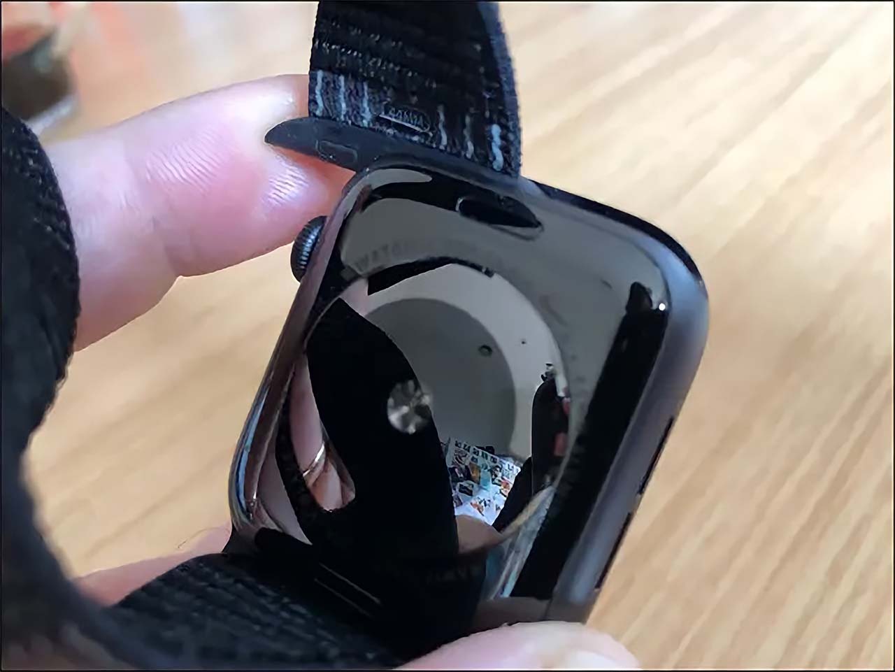Cách vệ sinh Apple Watch