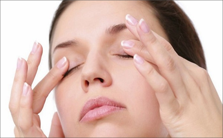 Dấu hiệu lão hoá và 8 cách chăm sóc vùng da mắt > Tập luyện thường xuyên cho đôi mắt