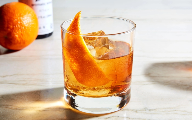 Thành phẩm cocktail Old Fashioned